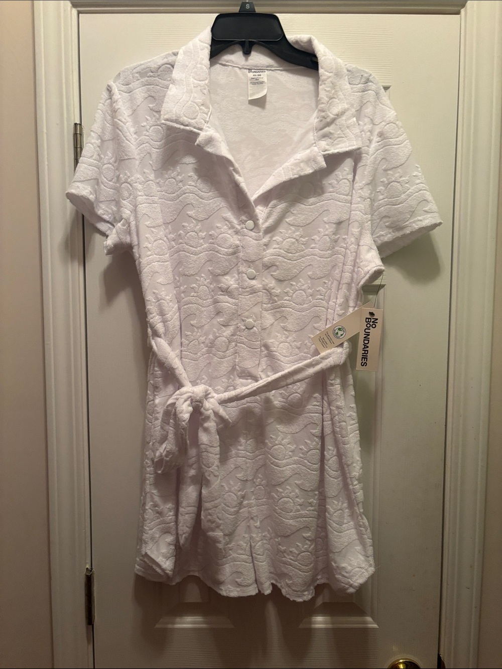 NWT No Boundaries White Short Sleeve Terry Robe with Belt